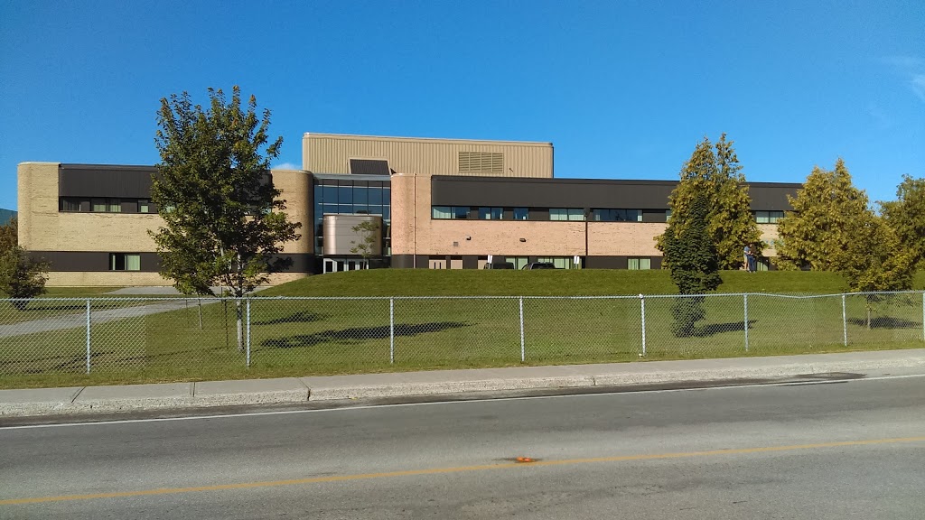 École secondaire de l'Ile - 255 Rue Saint-Rédempteur, Gatineau, QC J8X ...