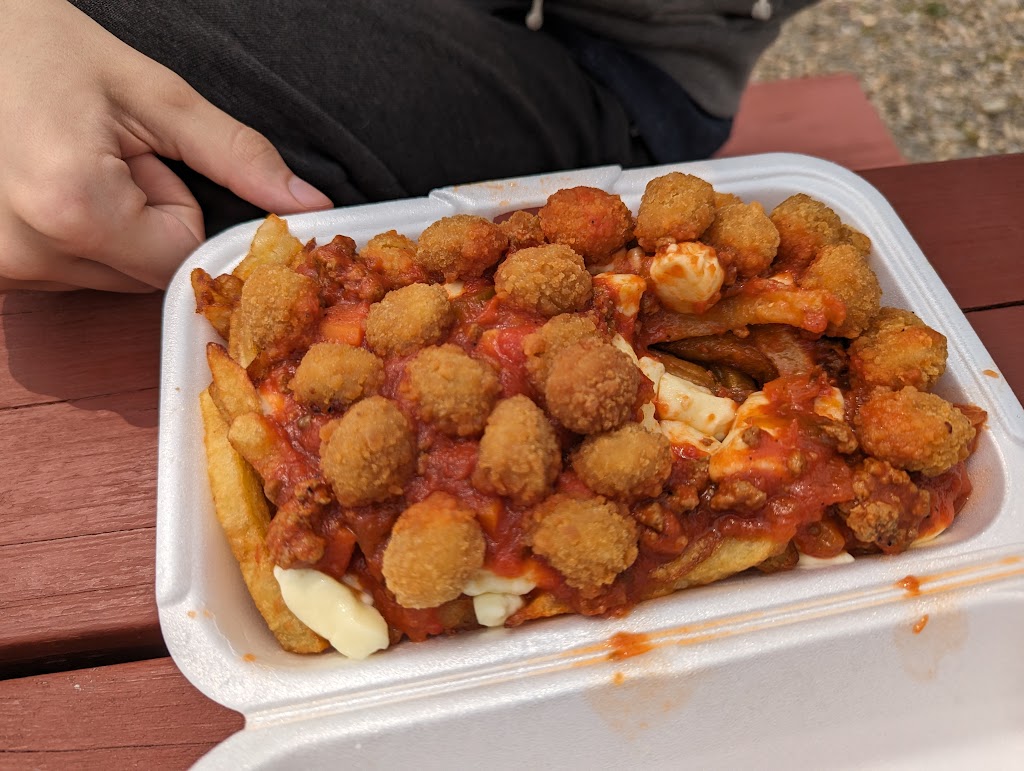 Casse-Croute Des Filles | 136 Rue du Seigneur-Côté, LIsle-Verte, QC G0L 1K0, Canada | Phone: (418) 898-3131