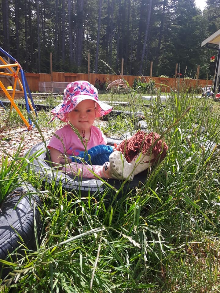 Ecole Petits Pieds | 476 Becher Bay Rd, Sooke, BC V9Z 1B8, Canada | Phone: (778) 425-0188