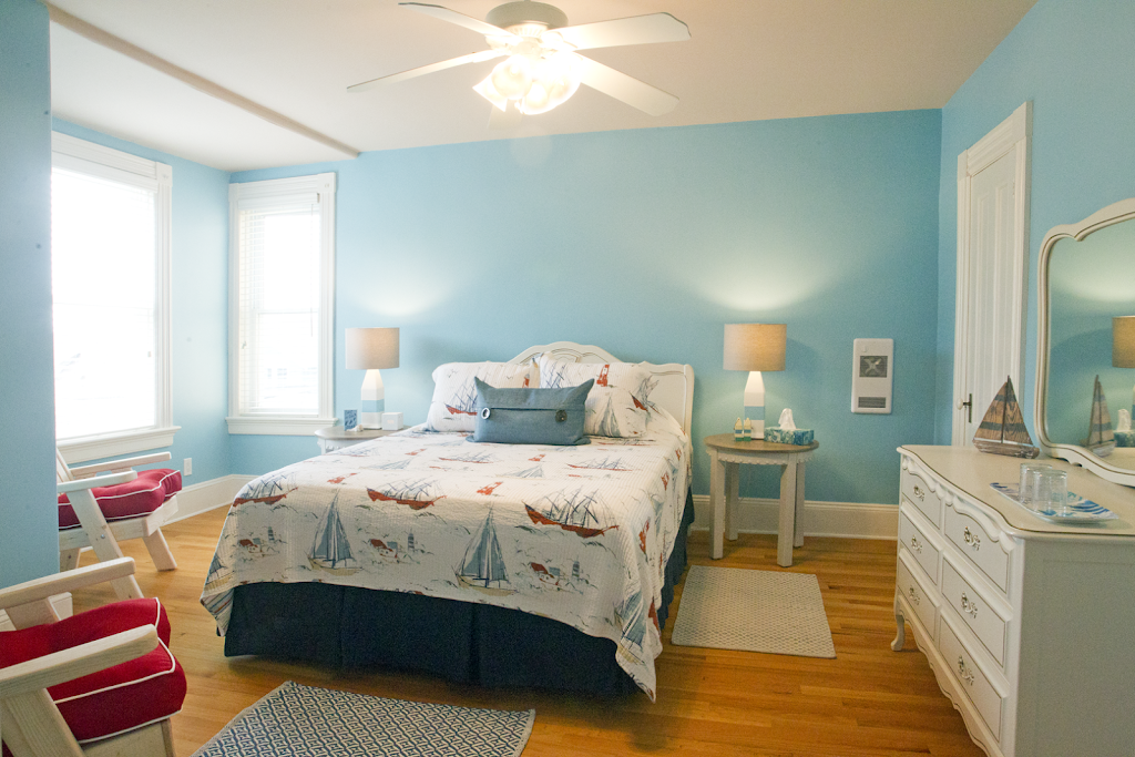 Captains Bell Bed and Breakfast | 289 Pelham St, Lunenburg, NS B0J 2C0, Canada | Phone: (902) 442-1655