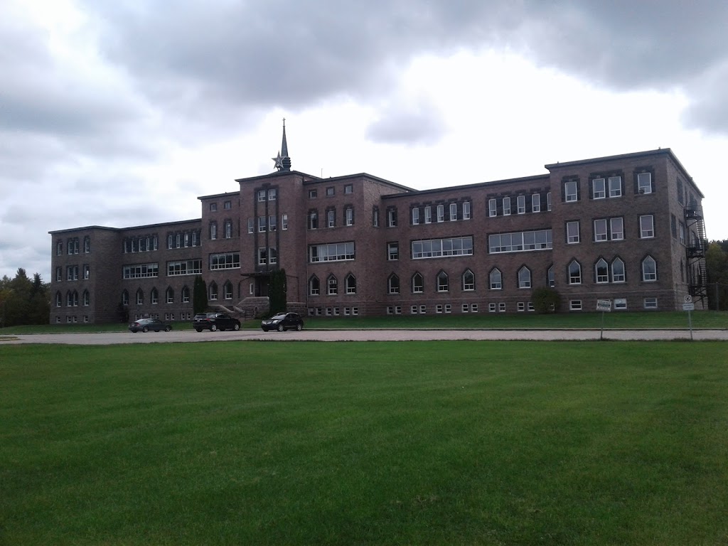 Complexe Immobilier Saint-Jean | 200 Bd Wallberg, Dolbeau-Mistassini, QC G8L 6A5, Canada | Phone: (418) 276-0392
