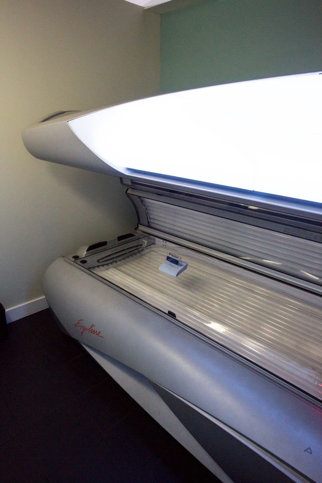 SunScape Tanning Studios | 19800 Lougheed Hwy, Pitt Meadows, BC V3Y 2W1, Canada | Phone: (604) 465-8266