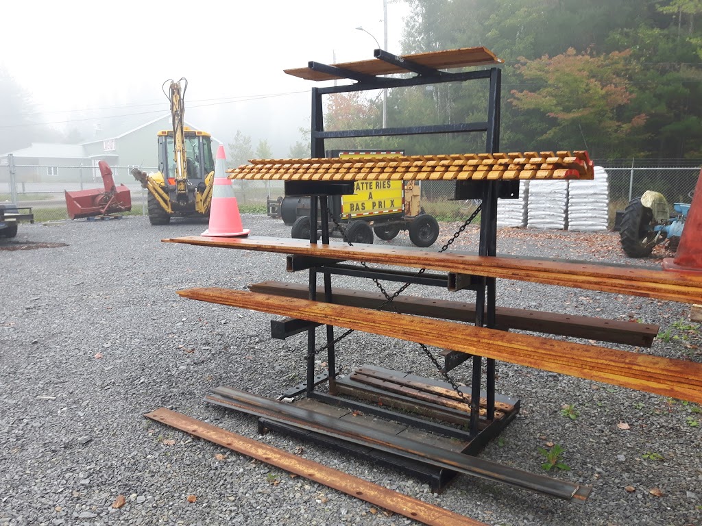 Tracteur 125 | 2115 QC-125, Sainte-Julienne, QC J0K 2T0, Canada | Phone: (450) 831-8448