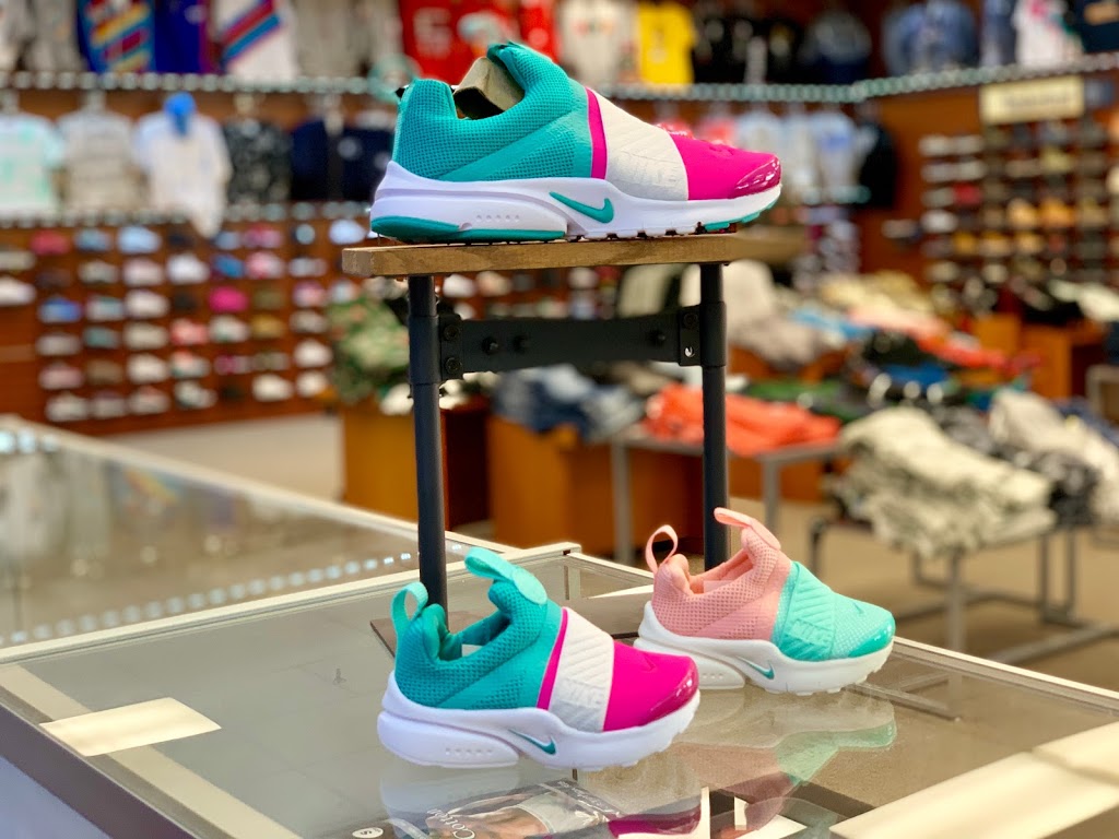 Five star fashion | 2211 Niagara St, Buffalo, NY 14207, USA | Phone: (716) 995-6039