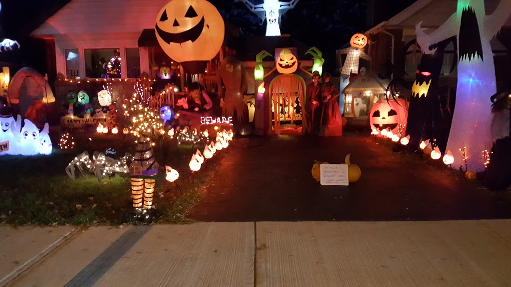 Tony & Claudias on Fallingbrook | 158 Fallingbrook Rd, Scarborough, ON M1N 1N3, Canada | Phone: (416) 690-6655