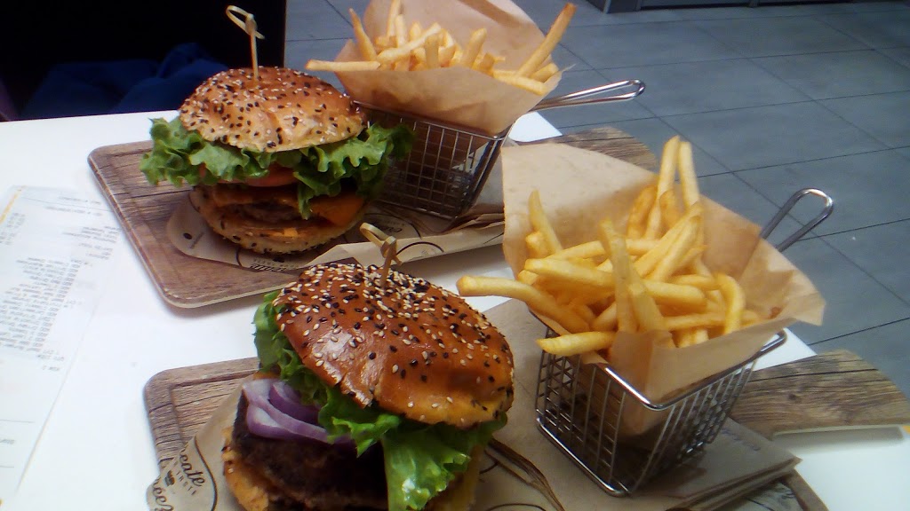 McDonalds | 2736 Lake Shore Blvd W, Etobicoke, ON M8V 1G5, Canada | Phone: (416) 259-3201