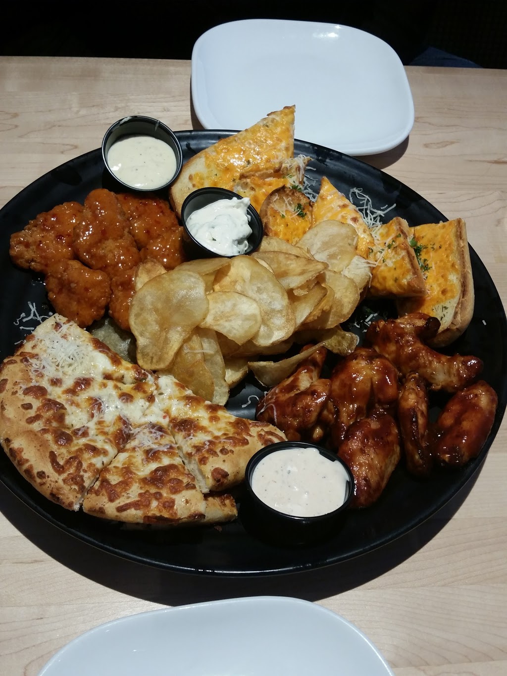 Boston Pizza | 2729 Pembina Hwy, Winnipeg, MB R3T 2H5, Canada | Phone: (204) 261-7111
