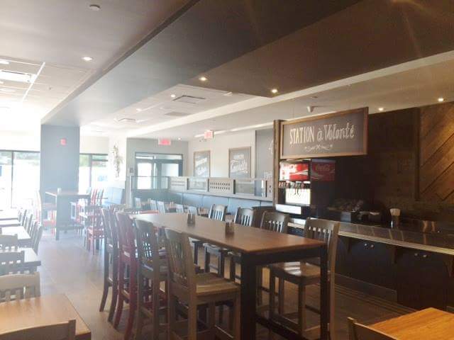 St-Hubert Express | 2133-B Boulevard des Laurentides, Laval, QC H7M 4M2, Canada | Phone: (514) 385-5555