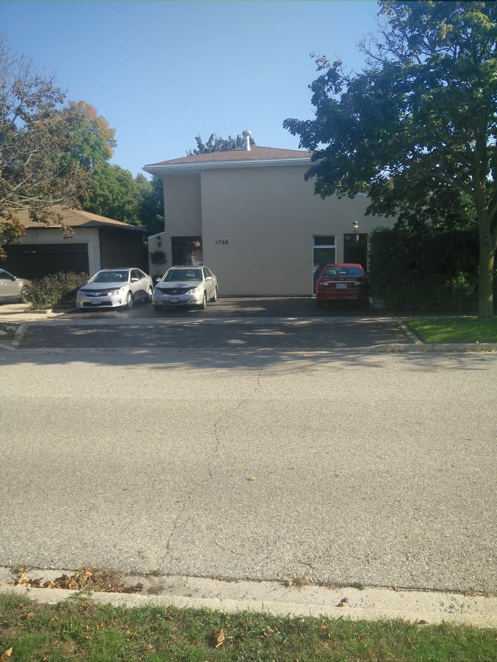 Hyles Dr R S | 1758 Wedmore Way, Mississauga, ON L5J 2J9, Canada | Phone: (905) 823-1555