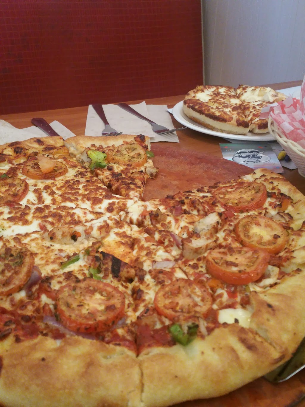 Pizza Hut | 1 Commerce Rd, Lindsay, ON K9V 5Y3, Canada | Phone: (705) 324-7591