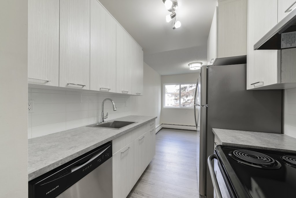 Breton Manor | 5314 Riverbend Rd NW, Edmonton, AB T6H 4Z4, Canada | Phone: (780) 496-9264