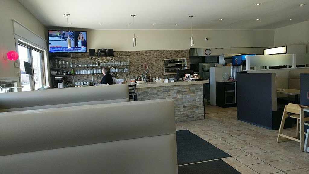 Restaurant Deux Freres | 119 338 Rte, Les Coteaux, QC J7X 1A2, Canada | Phone: (450) 267-9491