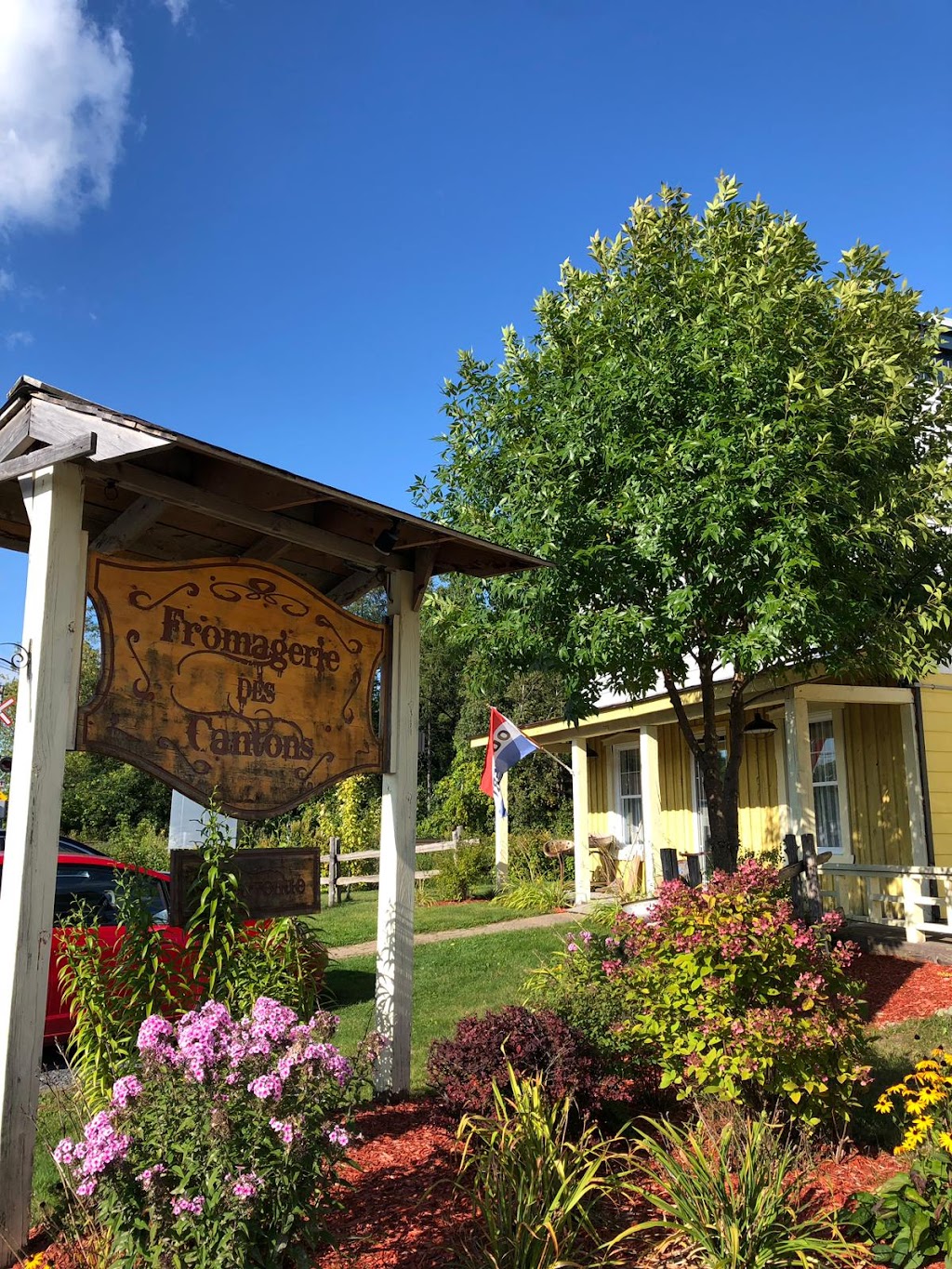 Fromagerie Des Cantons | 441 Rue de Normandie N, Farnham, QC J2N 1W5, Canada | Phone: (450) 293-2498