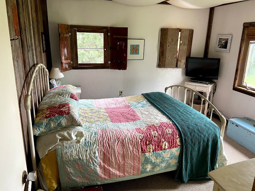 Bongo House Pelee | 1555 McCormick Rd, Pelee Island, ON N0R 1M0, Canada | Phone: (519) 521-3436