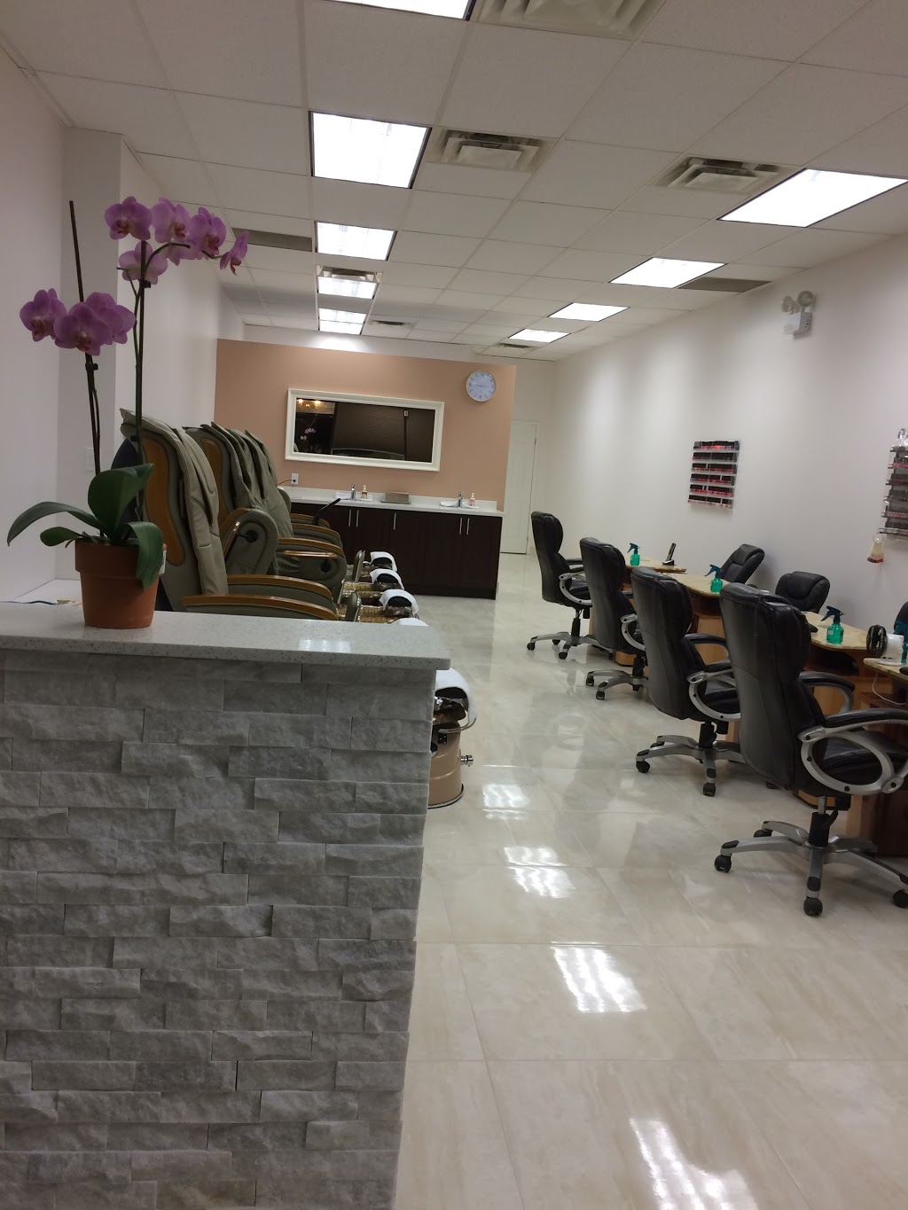 New York Nails & Spa 299 The Queensway S, Keswick, ON L4P 2B5, Canada