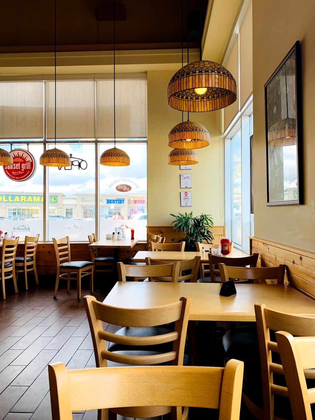 Sunset Grill | 7030 St Barbara Blvd, Mississauga, ON L5W 0E6, Canada | Phone: (905) 564-2544
