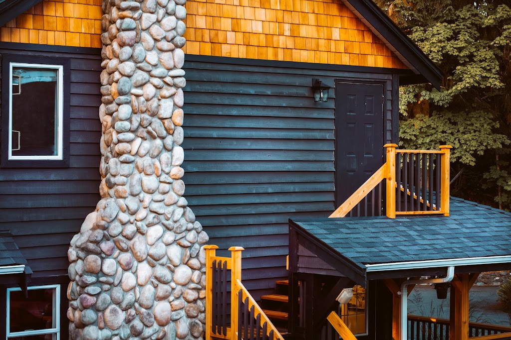 West Coast River Lodge | 7379 Rincon Rd, Port Alberni, BC V9Y 9E9, Canada | Phone: (778) 421-0868