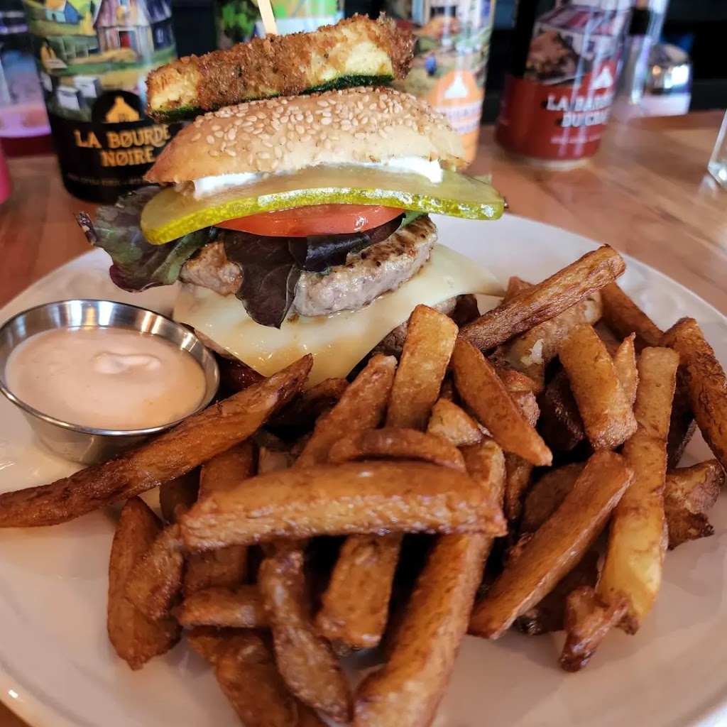 Wagon Volant | 675 Rue St Jean, Wotton, QC J0A 1N0, Canada | Phone: (819) 640-2217