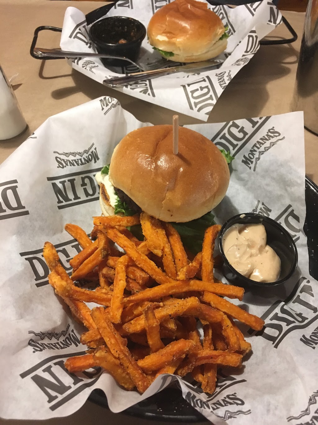 Montanas | 2555 32 St NE Unit 100, Calgary, AB T1Y 7J6, Canada | Phone: (403) 735-9270