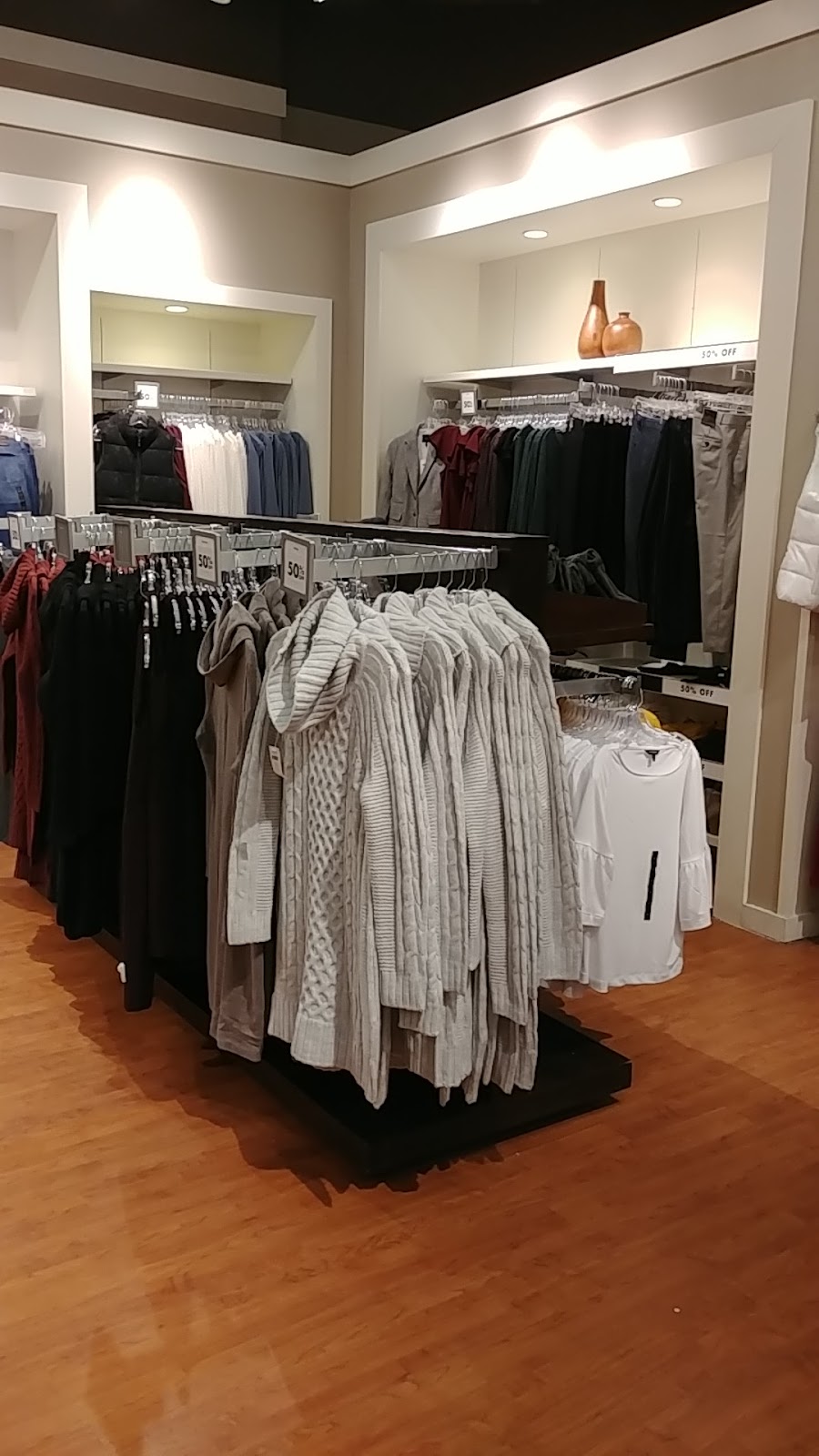 Banana Republic Factory | 8555 Campeau Dr, Ottawa, ON K2T 0K5, Canada | Phone: (613) 831-6389