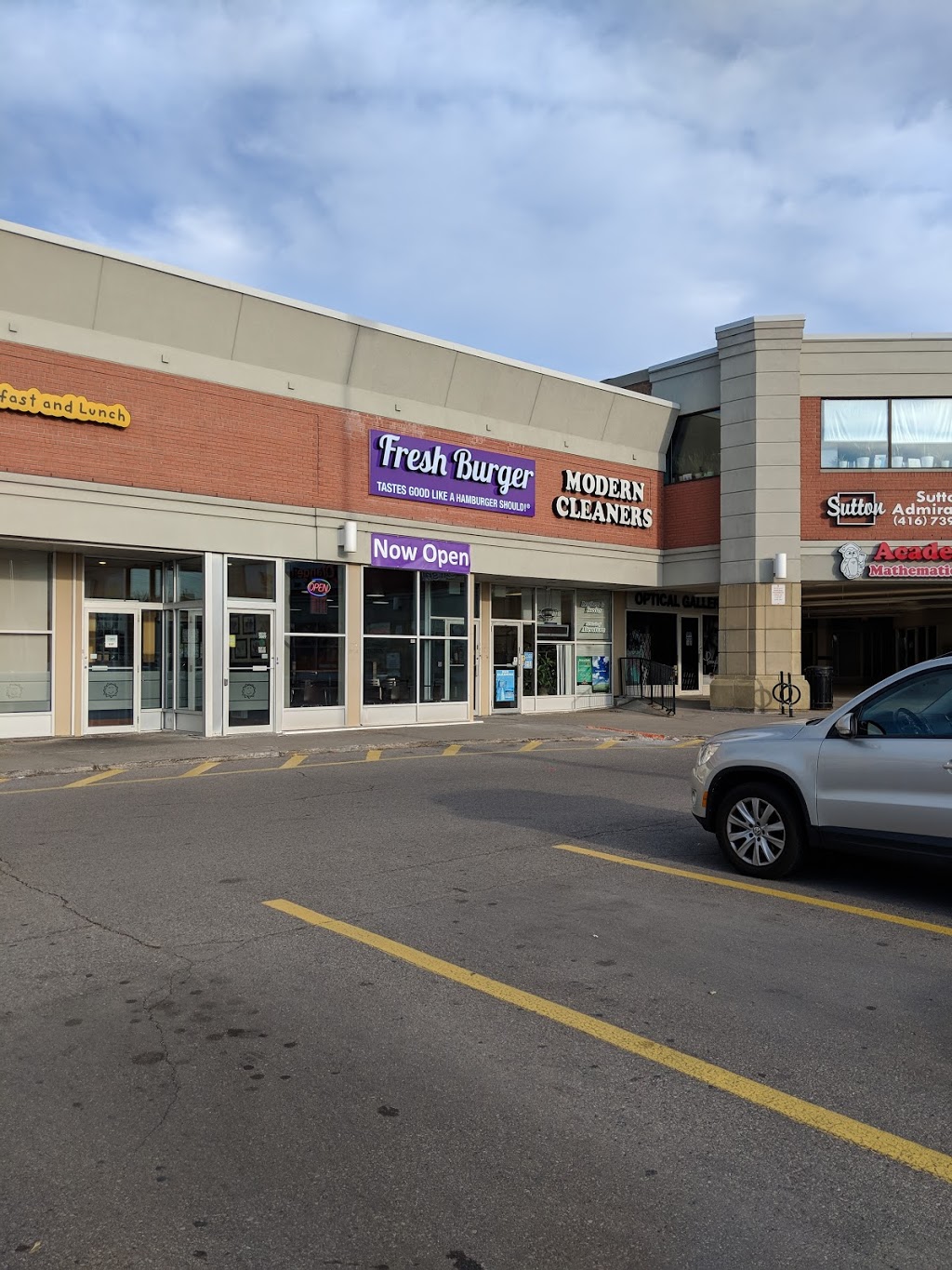 Fresh Burger, Dufferin And Steeles | 1881 Steeles Ave W #12, North York, ON M3H 5Y4, Canada | Phone: (647) 351-8030