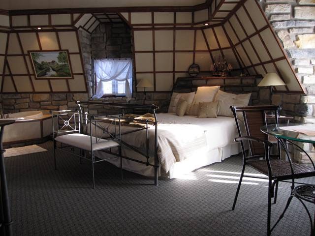 La Chaumière des Tourelles Gite & Chalets | 1128 Rang du Moulin, Saint-Alexis-des-Monts, QC J0K 1V0, Canada | Phone: (819) 265-2248
