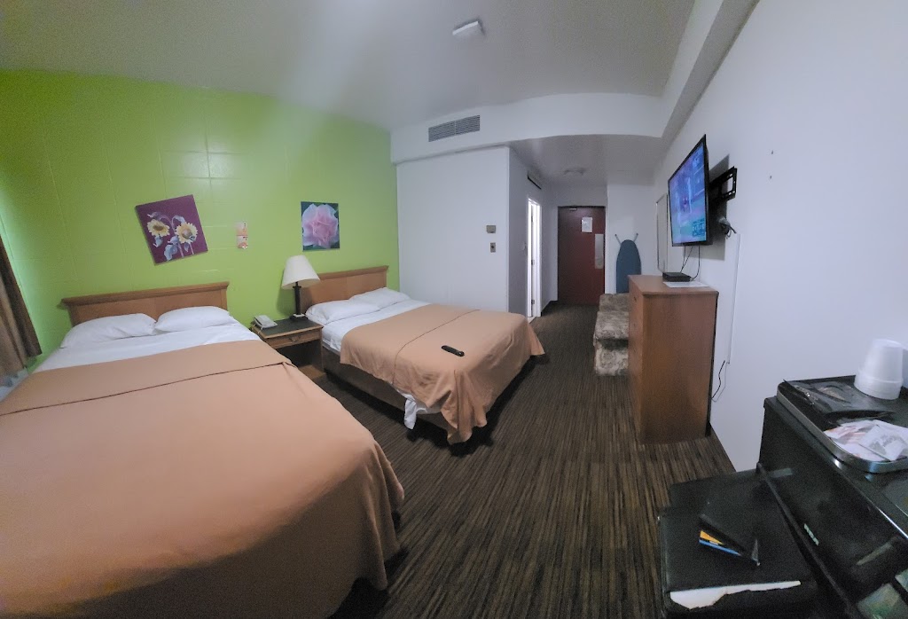 Hotel Royal Plaza | 330 Kennedy St, Winnipeg, MB R3B 3A4, Canada | Phone: (204) 783-3000
