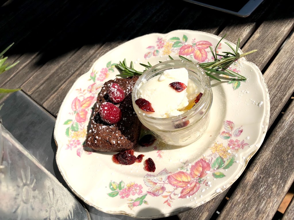 Cest La Vie Café | 1347 Rue de la Sapinière, Val-David, QC J0T 2N0, Canada | Phone: (819) 320-0273