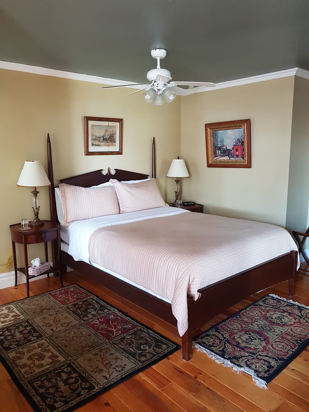 Surfside Inn | 9609 St Margarets Bay Rd, Hubbards, NS B0J 1T0, Canada | Phone: (902) 857-2417
