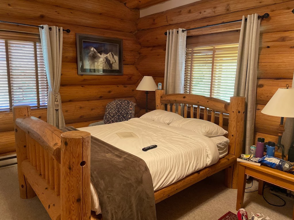 The Log House Inn | 1357 Elmwood Dr, Pemberton, BC V0N 2L0, Canada | Phone: (604) 894-6000