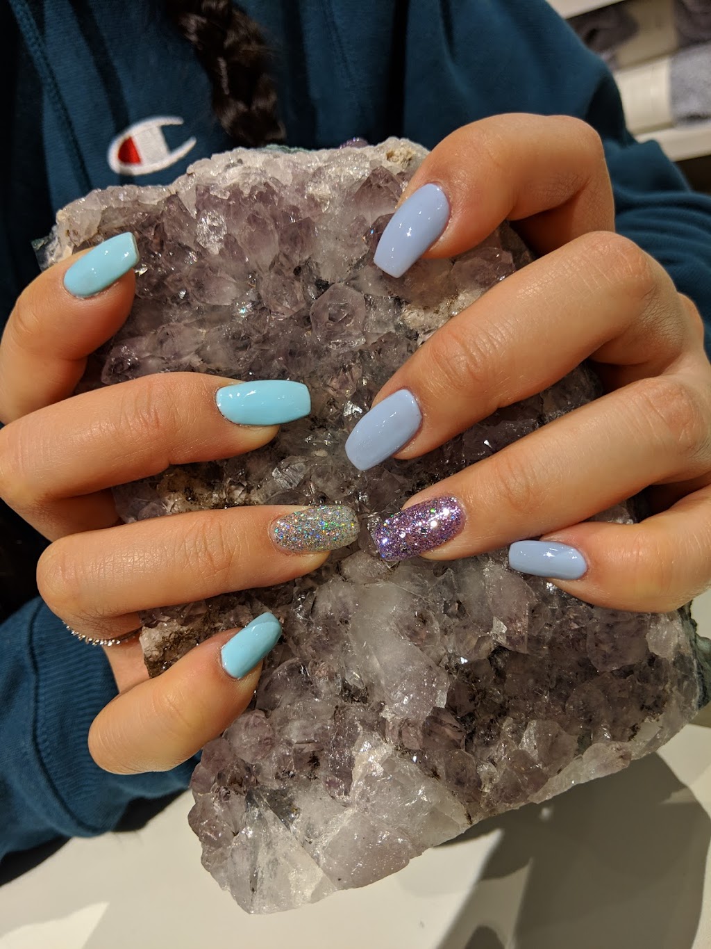 HL Nails | 200 Davis Dr Unit 5, Newmarket, ON L3Y 2N4, Canada | Phone: (905) 868-9099