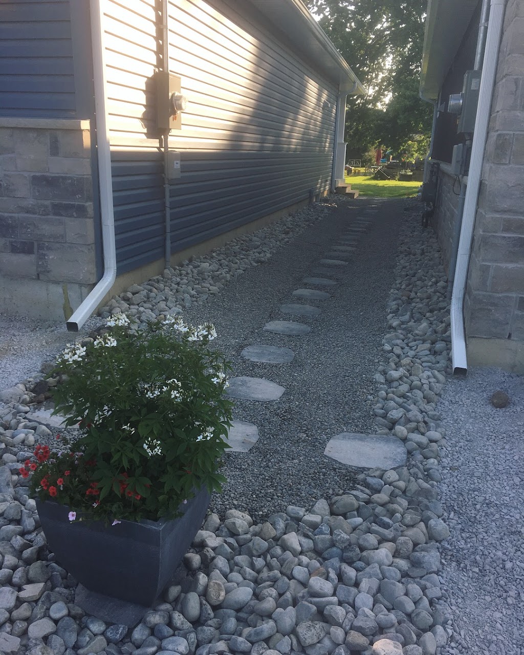 Bloom works | Lloyd St, Brantford, ON N3S 3E3, Canada | Phone: (519) 771-1312