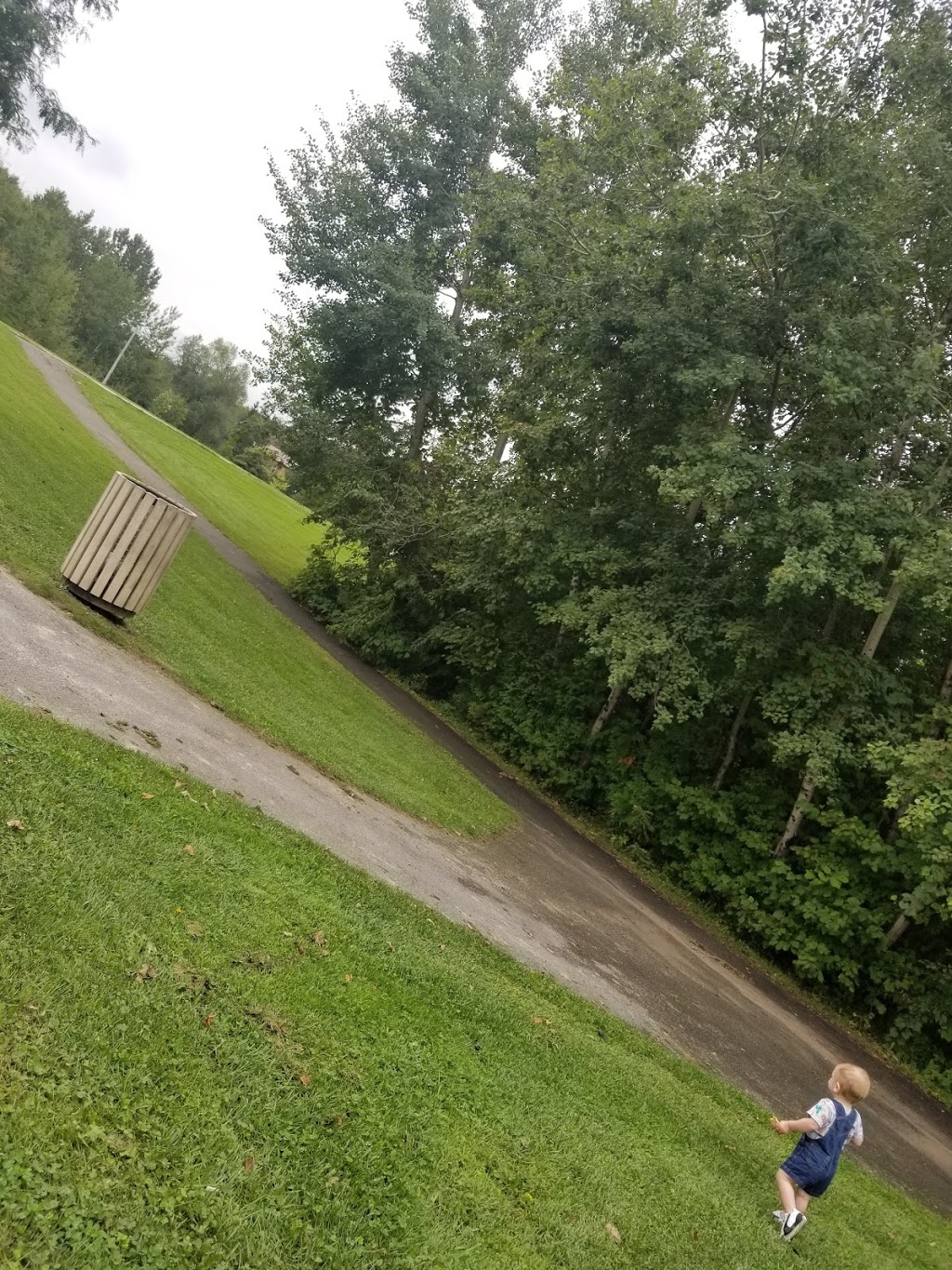Racette Park | 1410 Henri Lauzon St, Orléans, ON K1C 1R8, Canada