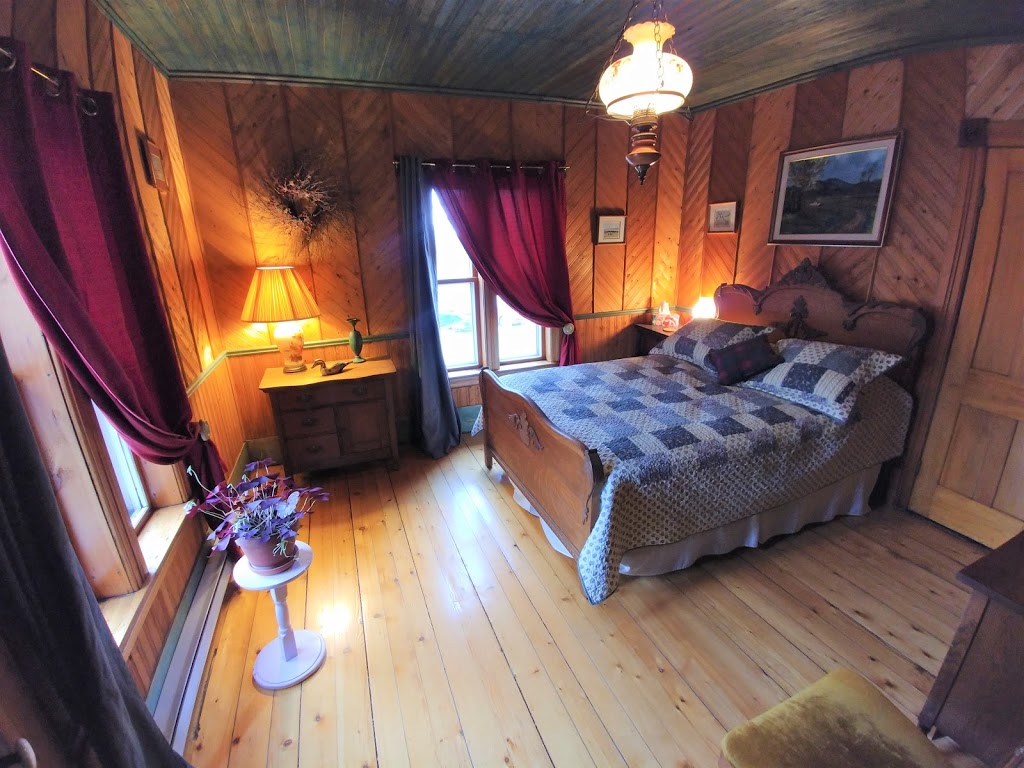 Gîte Au Coeur Du Hameau | 216 QC-257, Lingwick, QC J0B 2Z0, Canada | Phone: (514) 718-2515