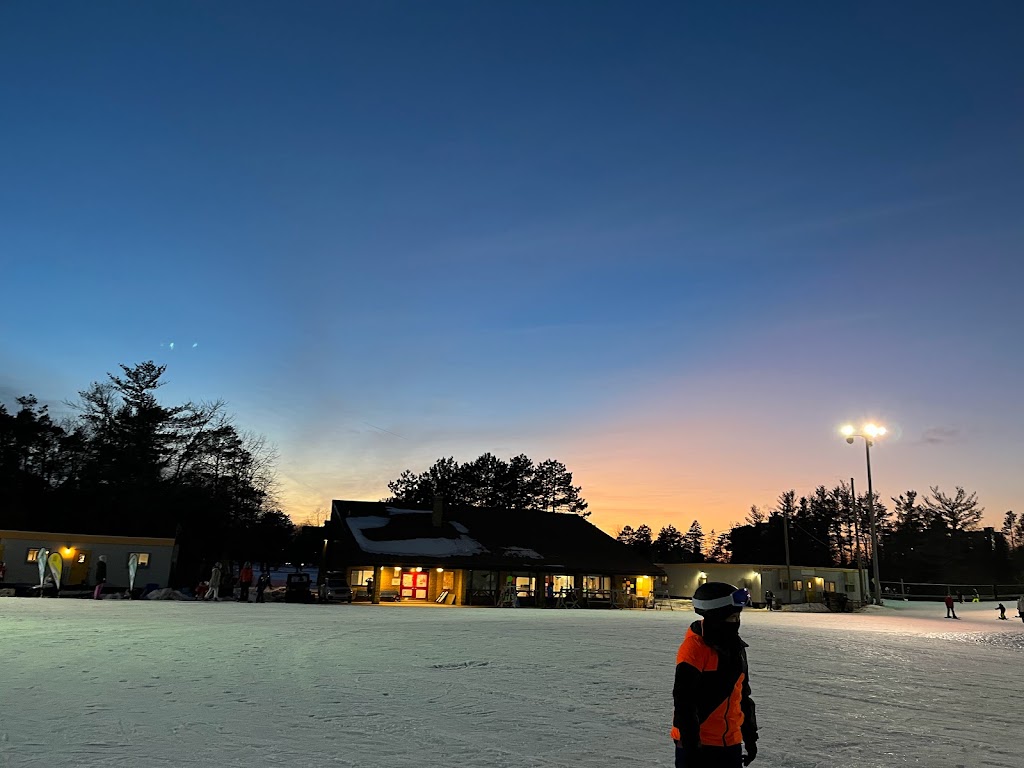 Earl Bales Ski & Snowboard Centre | 4169 Bathurst St, North York, ON M3H 3P8, Canada | Phone: (416) 395-7931