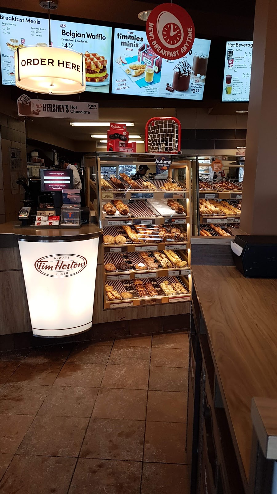 Tim Hortons | 1611 Bank St, Ottawa, ON K1V 7Y8, Canada | Phone: (613) 260-1440