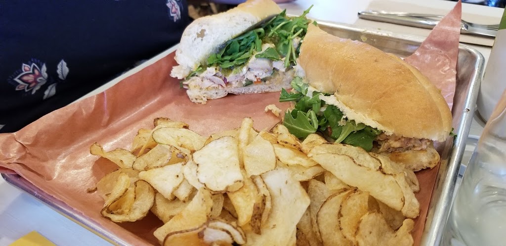 Park Grocery Deli & Bar | 294 Woolwich St, Guelph, ON N1H 3W3, Canada | Phone: (519) 265-9002