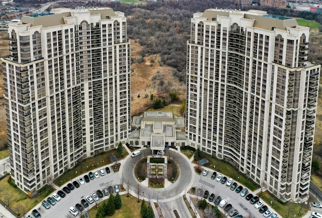 Mansions Of Humberwood | 700 Humberwood Blvd, Etobicoke, ON M9W 7J4, Canada | Phone: (416) 679-1844