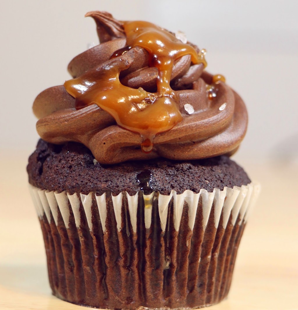 Cakes Cove | 1074 St Clair Ave W, York, ON M6E 3H3, Canada | Phone: (647) 347-2253