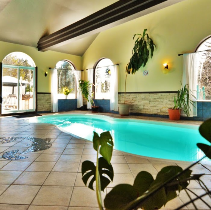 Chalet Spa Le Lagon Bleu | 3305 Rue Balanger, Val-David, QC J0T 2N0, Canada | Phone: (877) 560-8060