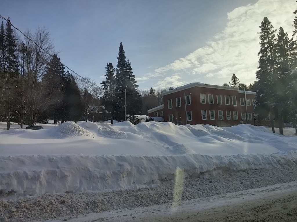 Manoir des Pays DEn Haut | 220 Rue Lesage, Sainte-Adèle, QC J8B 2R4, Canada | Phone: (450) 229-6653