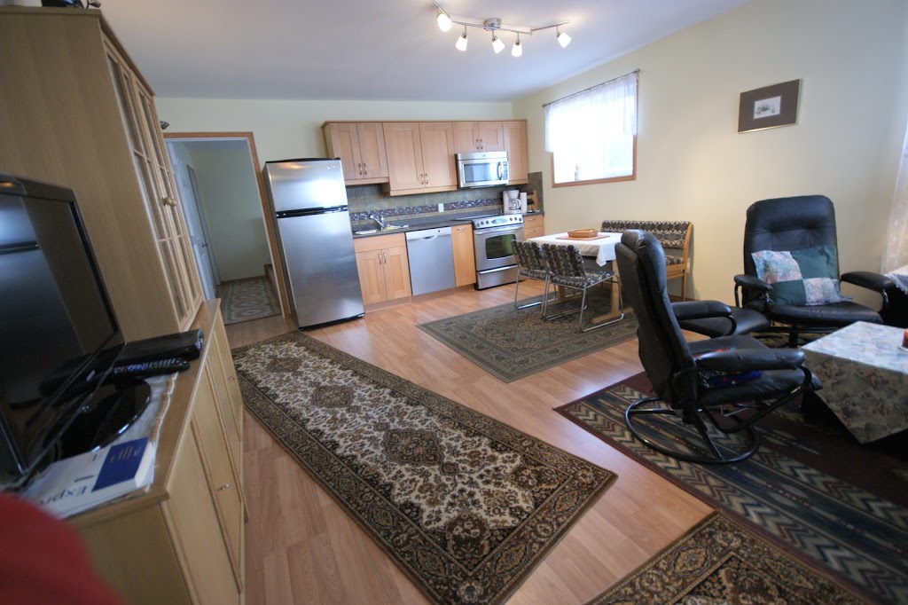 A Bed in Heaven Holiday Suites | Site 1, Box 41, RR # 2, Bearberry, AB T0M 1X0, Canada | Phone: (403) 638-5239