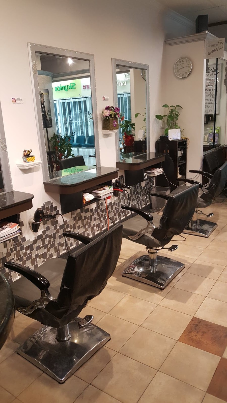 Pro Wave Hair Salon - 8360-8362 Kennedy Rd unit 11-12, Unionville, ON L3R  9W4, Canada
