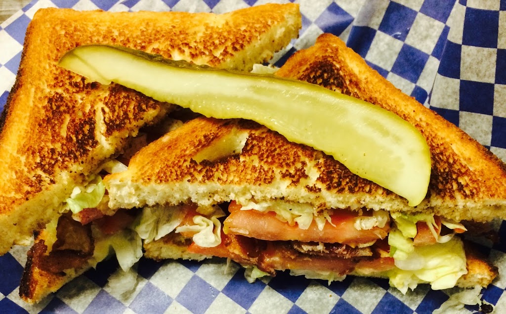 Fry-Days Restaurant & Lounge | 8156 E. PR 415 &, Highway 7, Teulon, MB R0C 3B0, Canada | Phone: (204) 886-3682