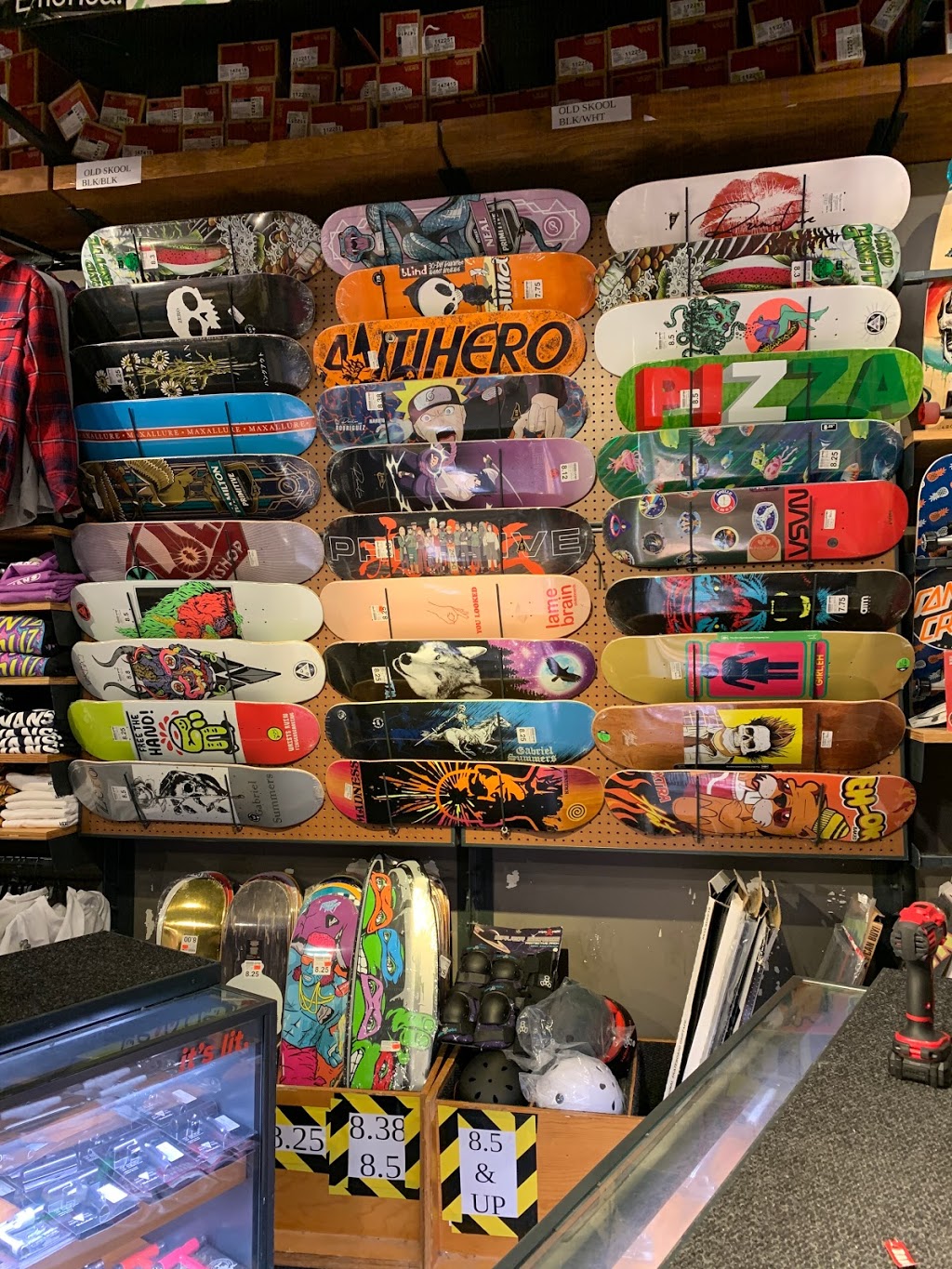Zumiez | 300 Borough Dr Suite 91 / 92, Scarborough, ON M1P 4P5, Canada | Phone: (416) 290-6685