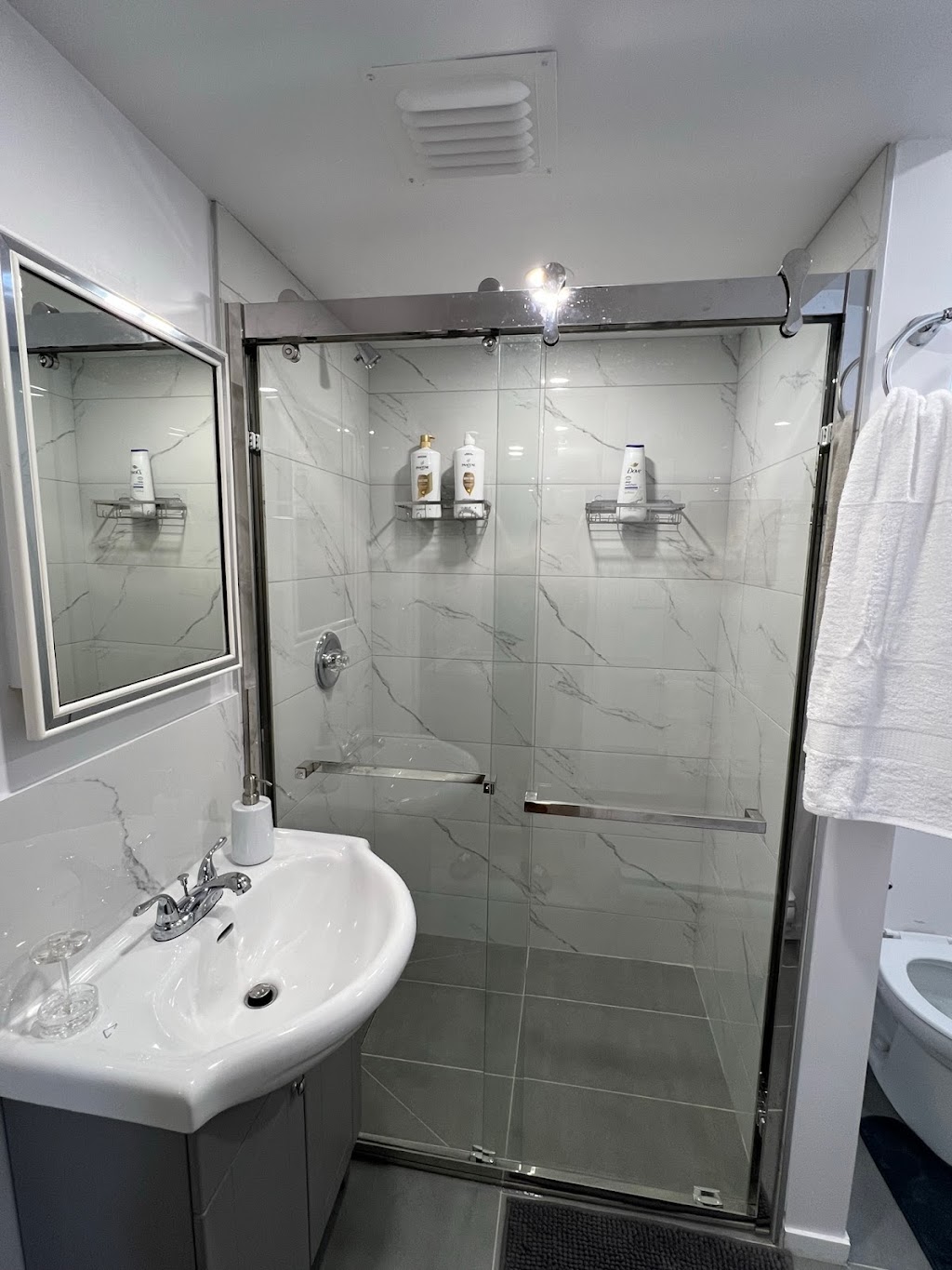 Berthas Charming Urban Retreat | 381 Rue Valois, Laval, QC H7M 1S3, Canada | Phone: (514) 707-4022