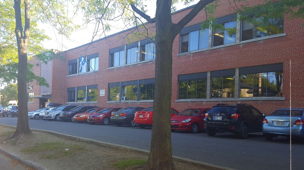 Ecole Raymond | 6145 Avenue 27e, Laval, QC H7R 3K7, Canada | Phone: (450) 662-7000