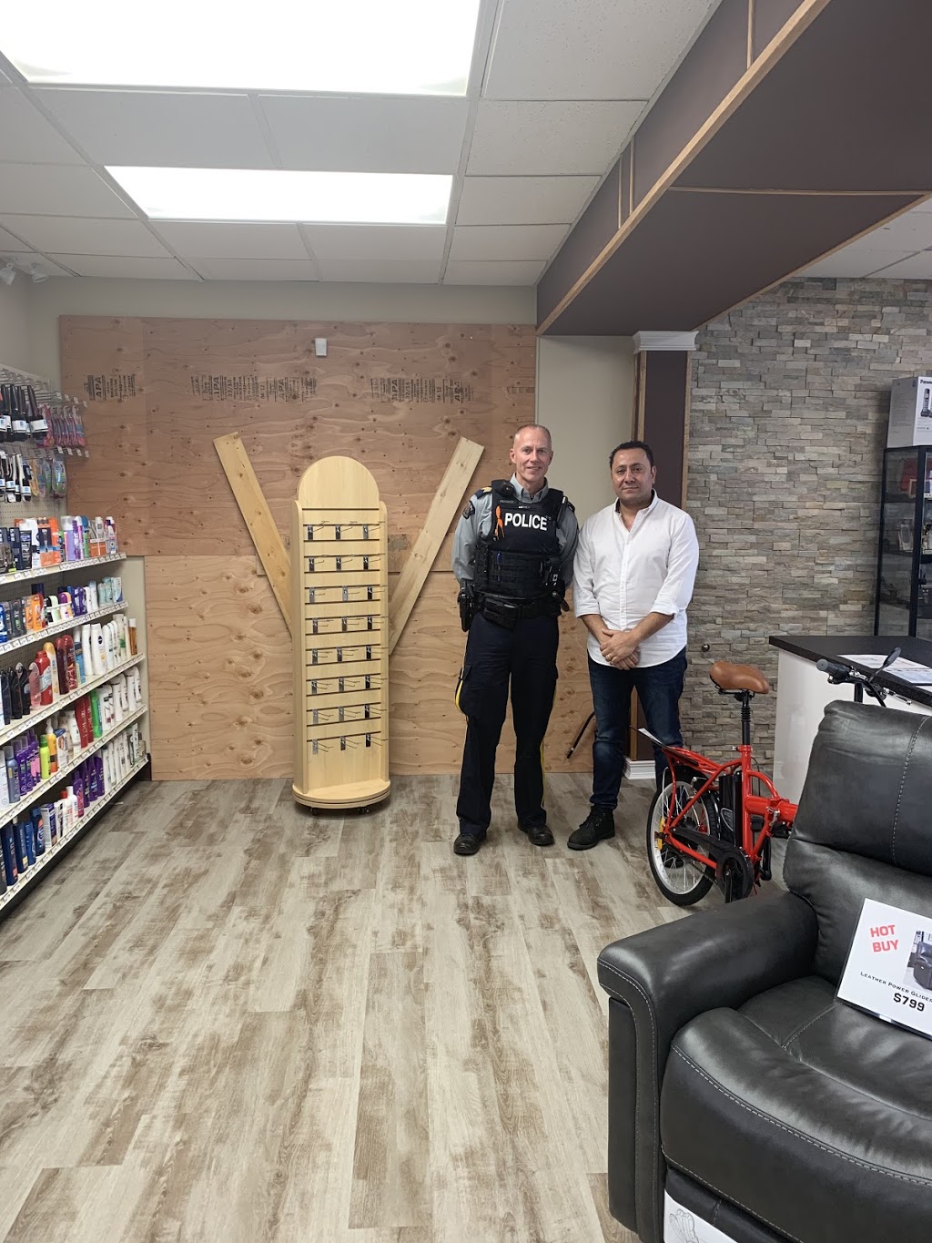 Hope pharmacy | 224 Wallace St, Hope, BC V0X 1L0, Canada | Phone: (604) 860-2144