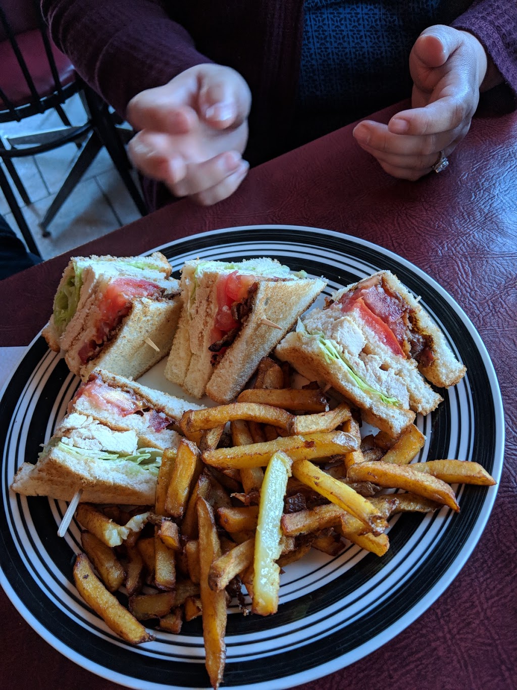 Chalet Restaurant | 693 Queen St, Port Perry, ON L9L 1K6, Canada | Phone: (905) 985-1553