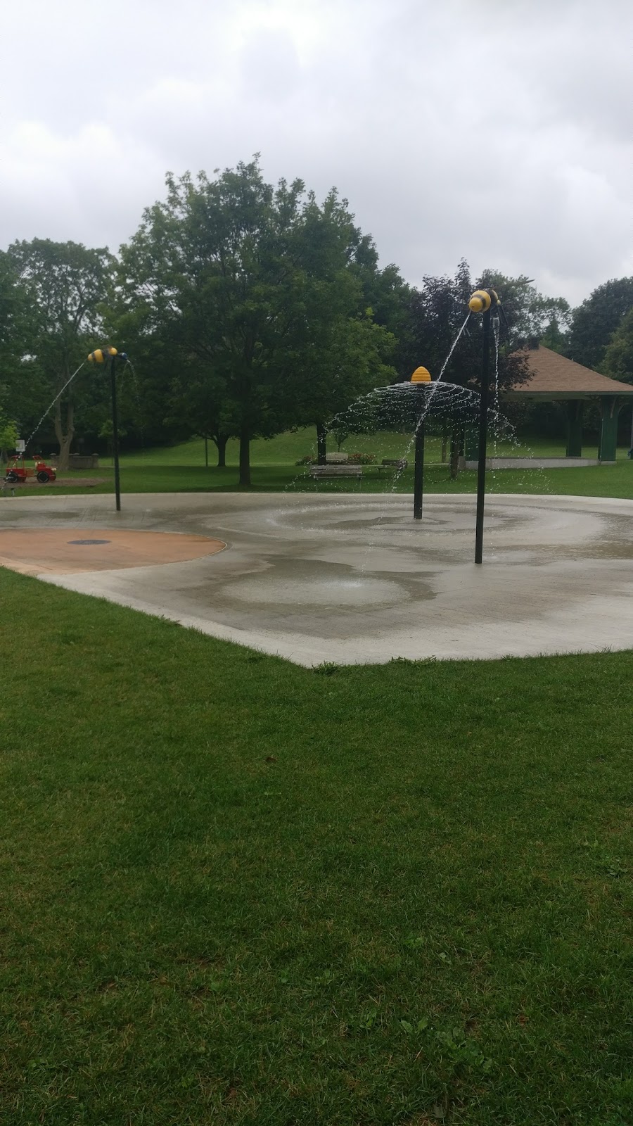 Forbes Park - Cambridge Spray Pad | 16 Kribs St, Cambridge, ON N3C 2N2, Canada | Phone: (519) 740-4681